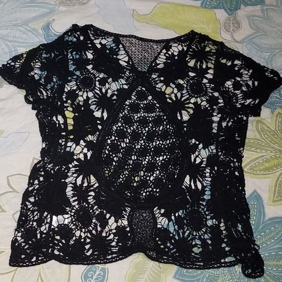 Love tree happens crochet top - Picture 2 of 4